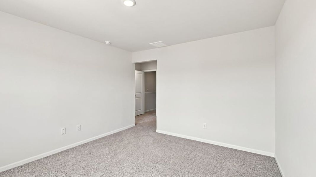 Spacious, unfurnished interior of a new home in Baxter Village, Boiling Springs (Image 26).