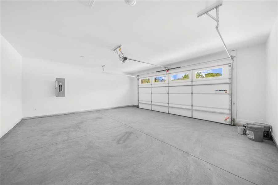 Spacious, unfurnished interior of a new home in , Gainesville (Image 43).