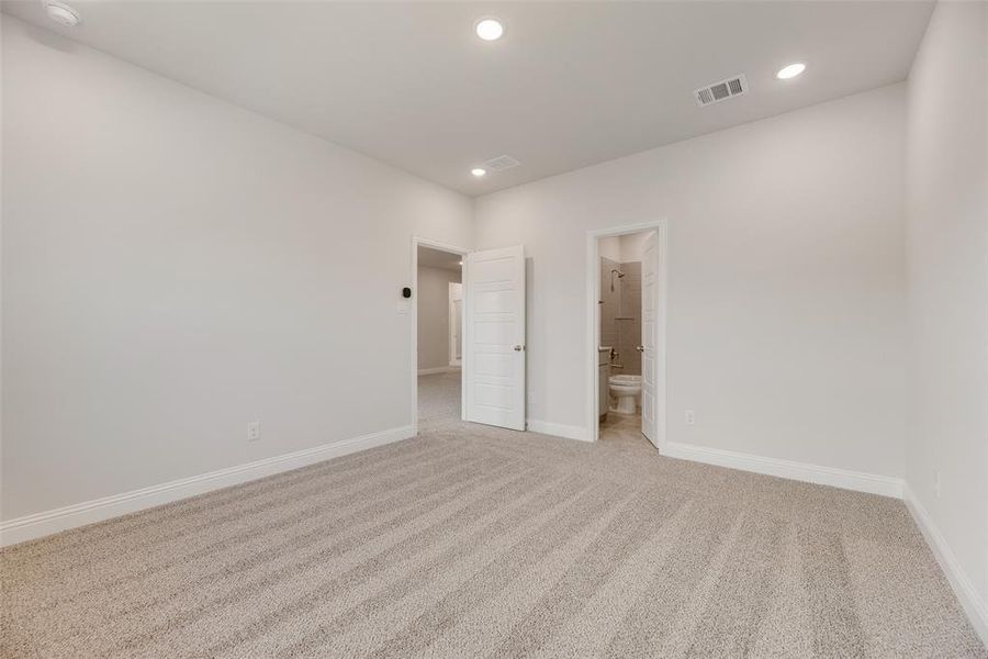 Spacious, unfurnished interior of a new home in Bayside, Rowlett (Image 22). Spacious, unfurnished interior of a new home in Bayside, Rowlett (Image 22).