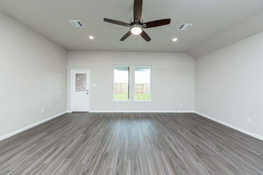 Spacious, unfurnished interior of a new home in River Ranch, Dayton (Image 15).