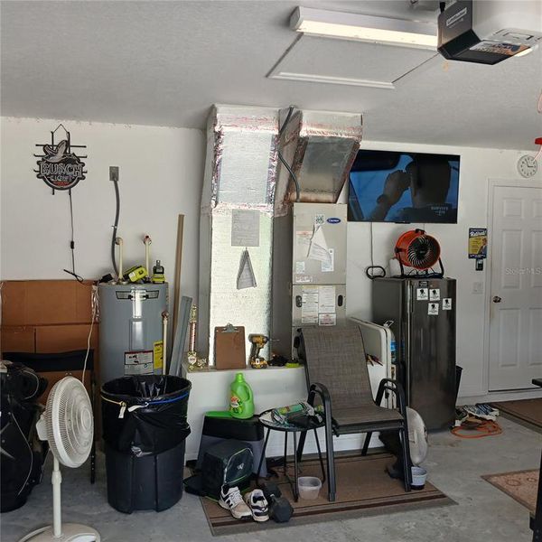 Furnished interior view inside a new home in , Dunnellon (Image 29).
