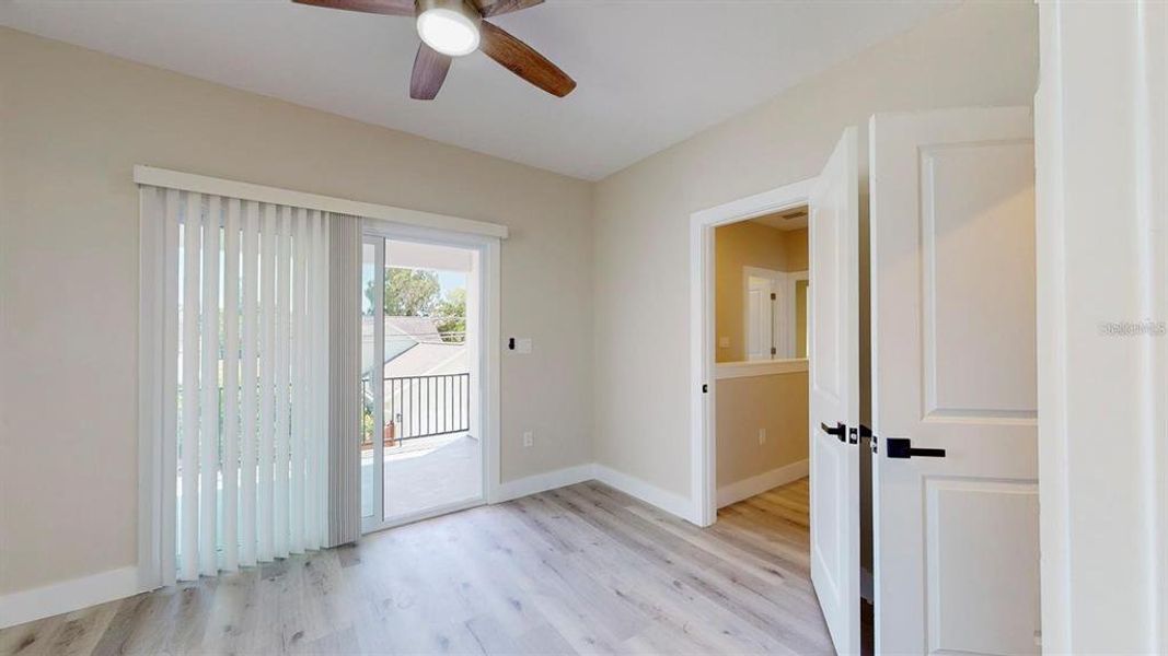 Spacious, unfurnished interior of a new home in , St. Petersburg (Image 35).
