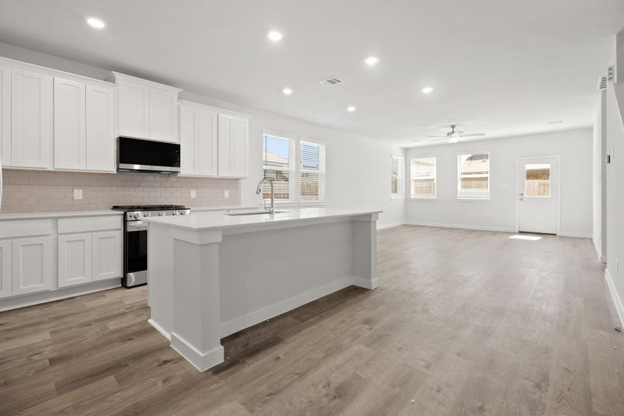 Furnished interior view inside a new home in Pearlbrook, Texas City (Image 10).
