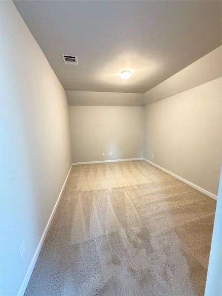 Spacious, unfurnished interior of a new home in Huntington Place, Rosharon (Image 9).