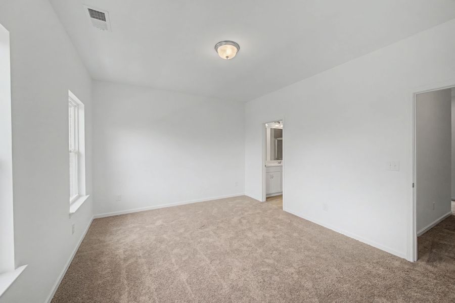 Spacious, unfurnished interior of a new home in Sweetbriar Place, Lebanon (Image 16). Spacious, unfurnished interior of a new home in Sweetbriar Place, Lebanon (Image 16).
