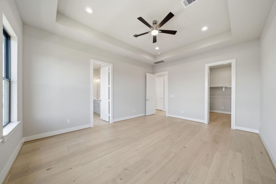 Spacious, unfurnished interior of a new home in Spring Valley Creek, Houston (Image 14).