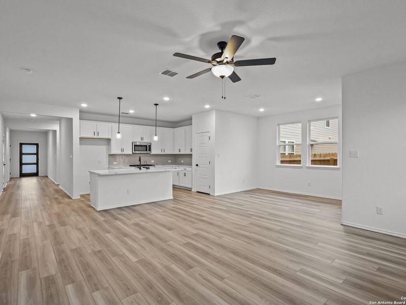 Spacious, unfurnished interior of a new home in Horizon Pointe, San Antonio (Image 20). Spacious, unfurnished interior of a new home in Horizon Pointe, San Antonio (Image 20).