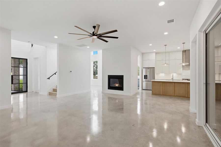 Propane gas FireplaceConcrete floors Propane gas FireplaceConcrete floors