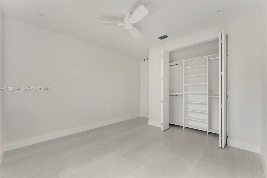 Spacious, unfurnished interior of a new home in , Key Largo (Image 43).