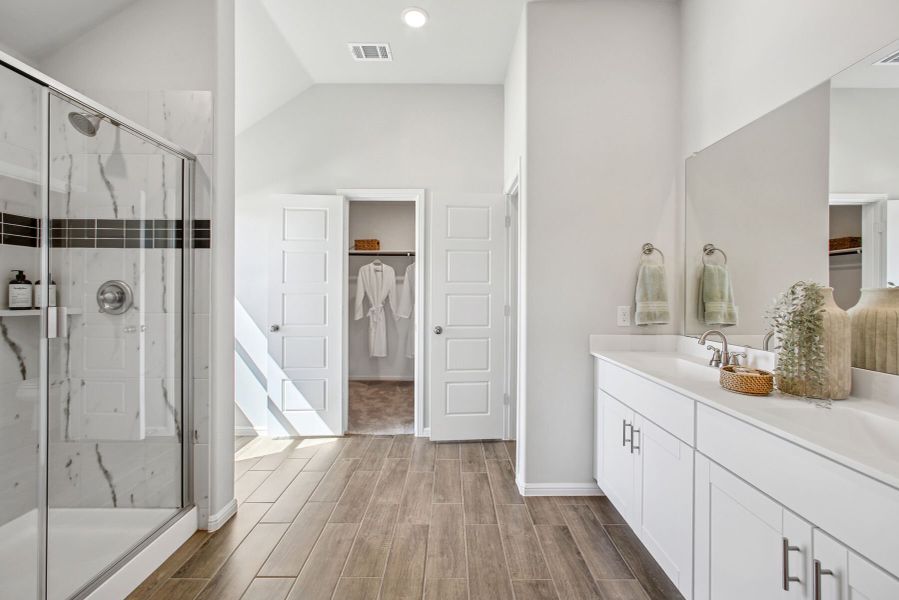 Owner's Bathroom Owner's Bathroom