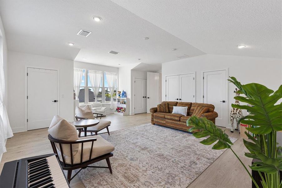 Furnished interior view inside a new home in , Okahumpka (Image 39).