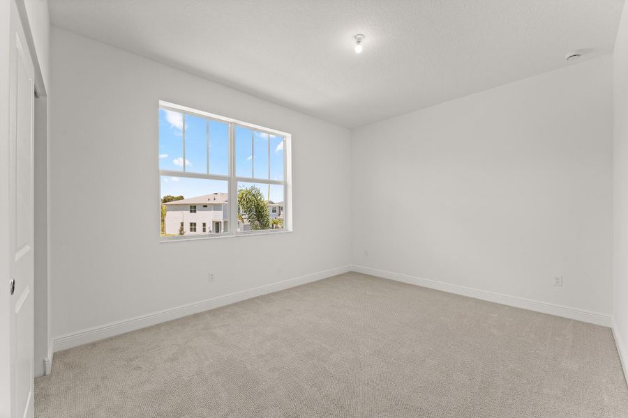 Spacious, unfurnished interior of a new home in Avila, Jensen Beach (Image 12).