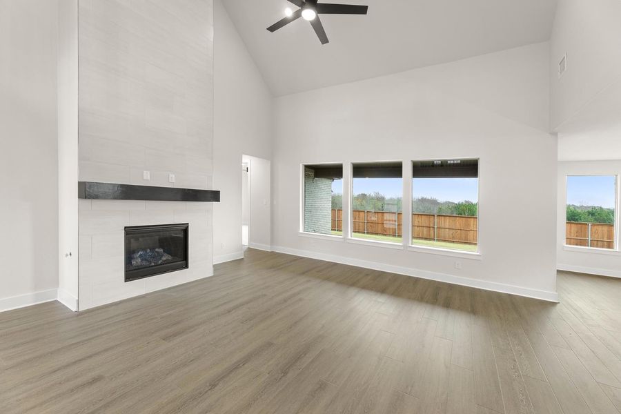 Representative unfurnished interior of a home built from the Davis by Tri Pointe Homes in Somerset Park, Rockwall (Image 11).