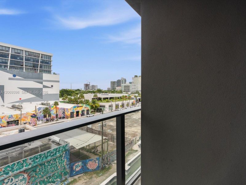 Condo located in Miami, FL showcasing its design and architecture (Image 19).