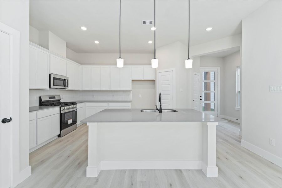 Furnished interior view inside a new home in Alicante, Houston (Image 7).