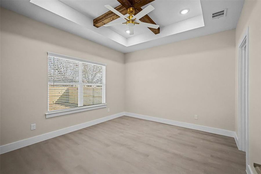 Spacious, unfurnished interior of a new home in , Granbury (Image 34).