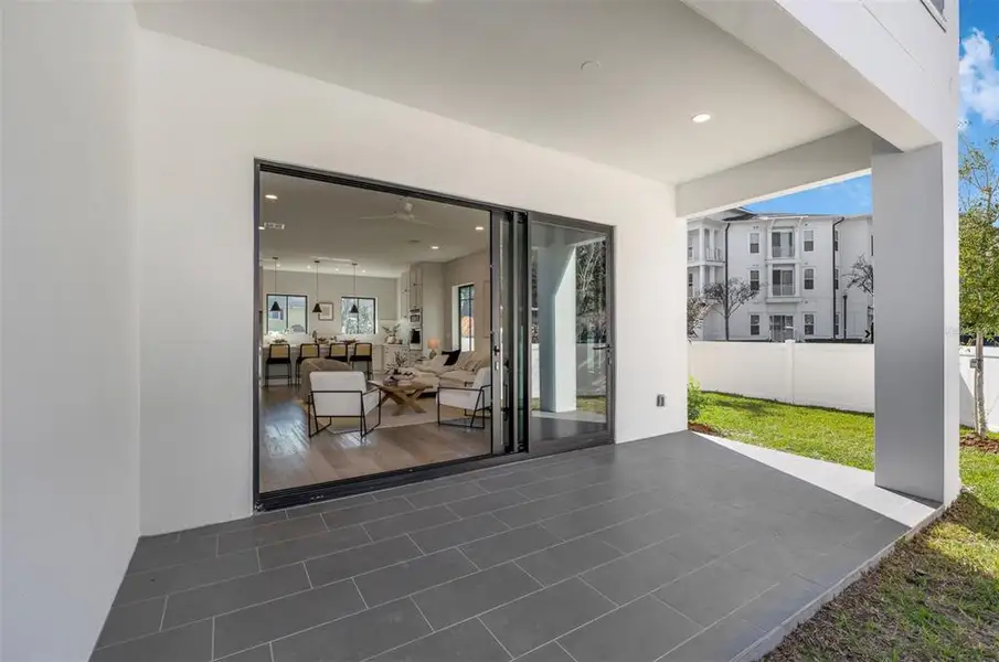 Exterior details and patio area of a home in , Orlando (Image 4).