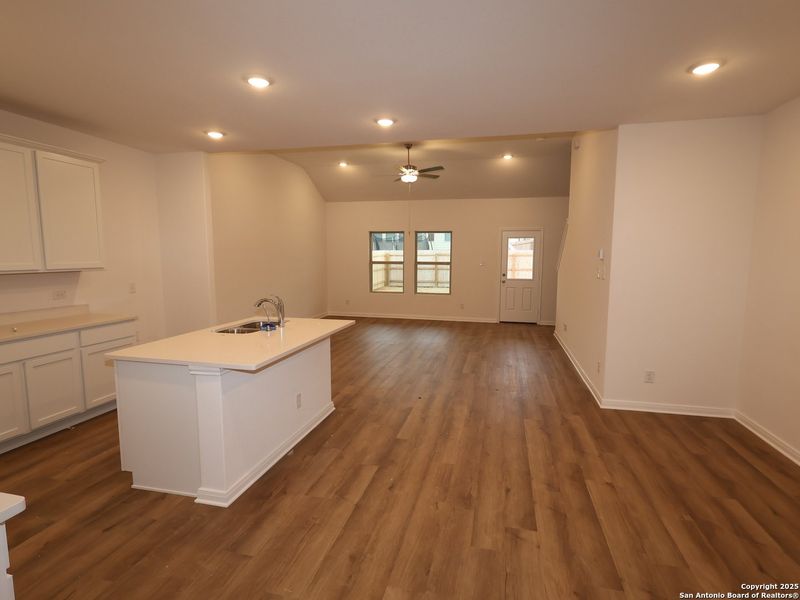 Spacious, unfurnished interior of a new home in Greenspoint Heights, Seguin (Image 31).