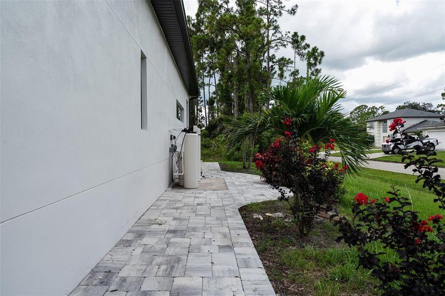 Exterior details and patio area of a home in , North Port (Image 4).