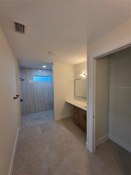 Spacious, unfurnished interior of a new home in , Punta Gorda (Image 22).