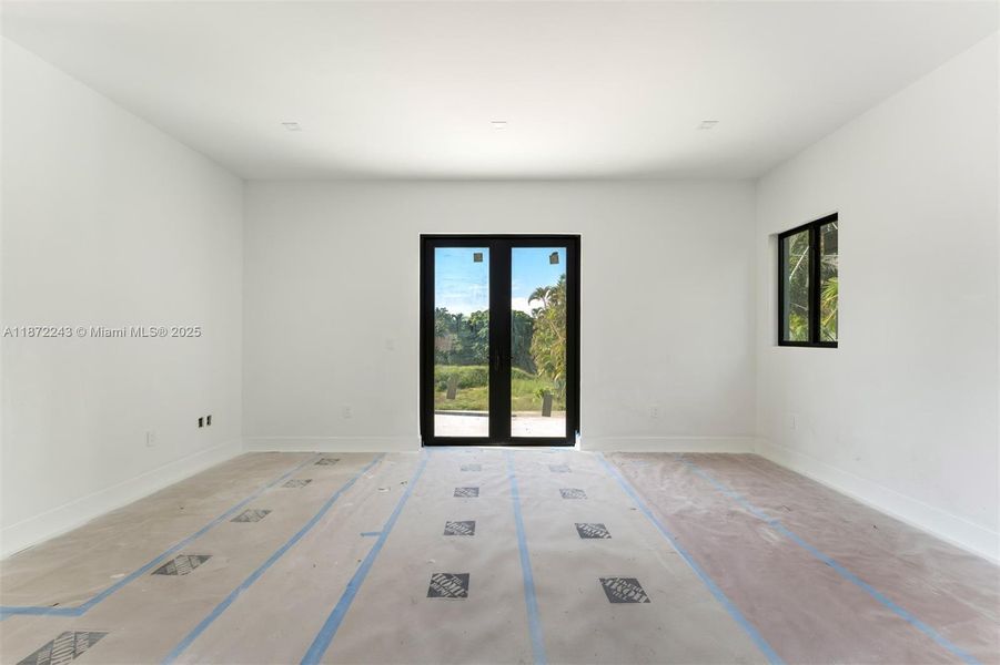 Spacious, unfurnished interior of a new home in , Miami (Image 8).