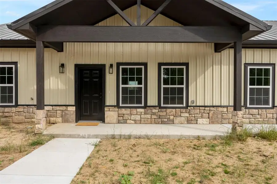 Exterior details and patio area of a home in , Ennis (Image 4).