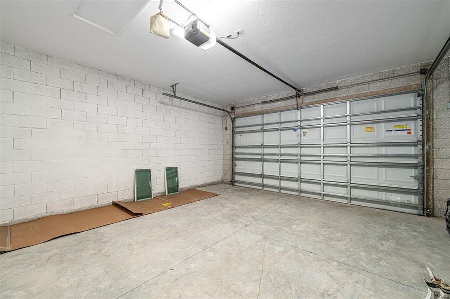 Spacious, unfurnished interior of a new home in , Ocklawaha (Image 14). Spacious, unfurnished interior of a new home in , Ocklawaha (Image 14).