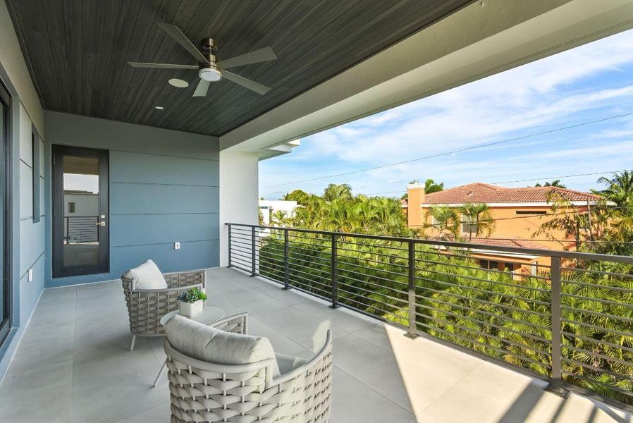 1050 NE 3rd Ave Boca Raton FL-88