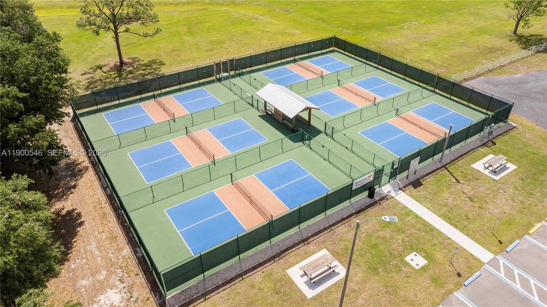 Community amenities in , Sebring (Image 50).