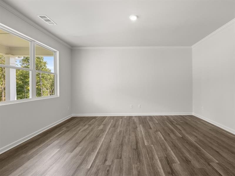 Spacious, unfurnished interior of a new home in Lost Creek, Dallas (Image 12).