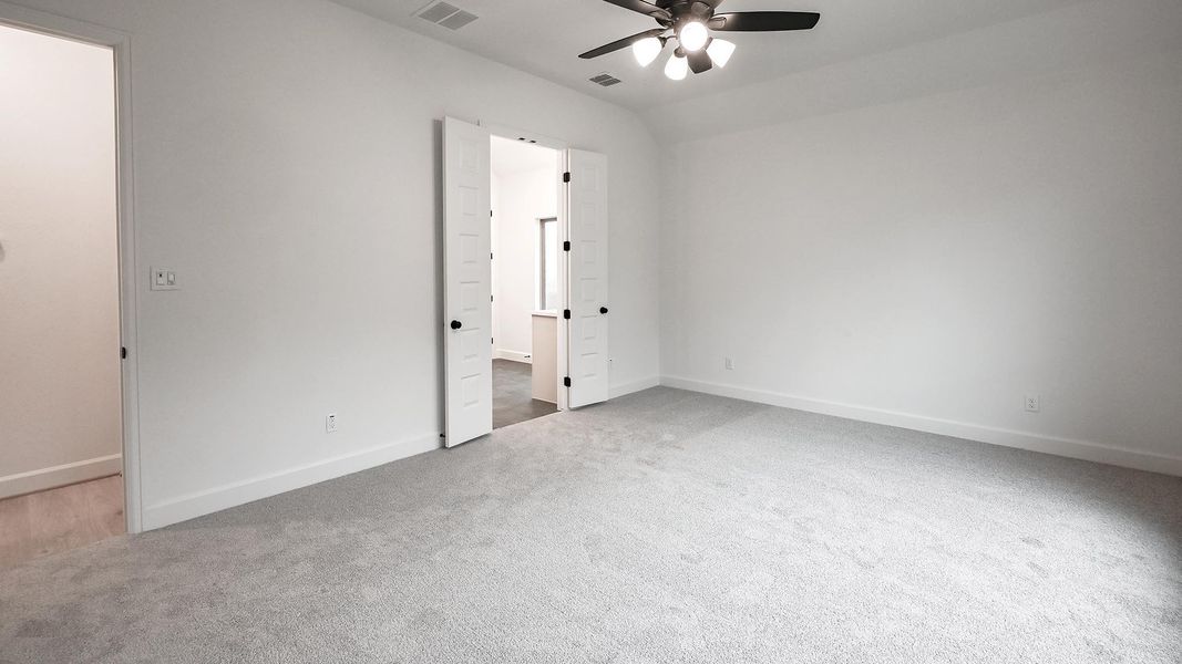 Spacious, unfurnished interior of a new home in Crosswinds, Kyle (Image 9).