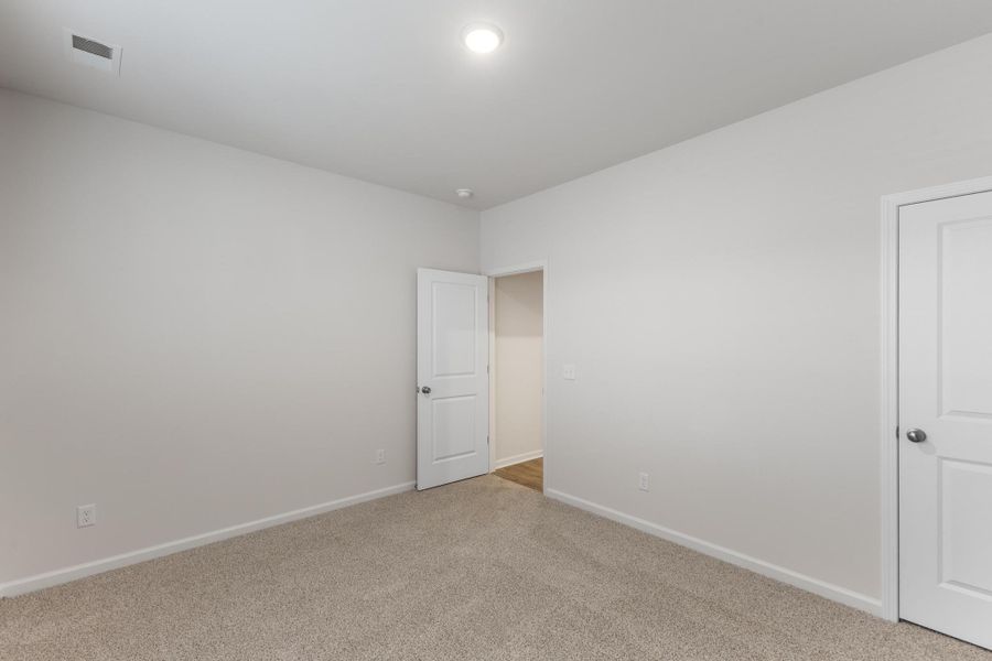 Spacious, unfurnished interior of a new home in Hitchcock Preserve 55', Aiken (Image 14).