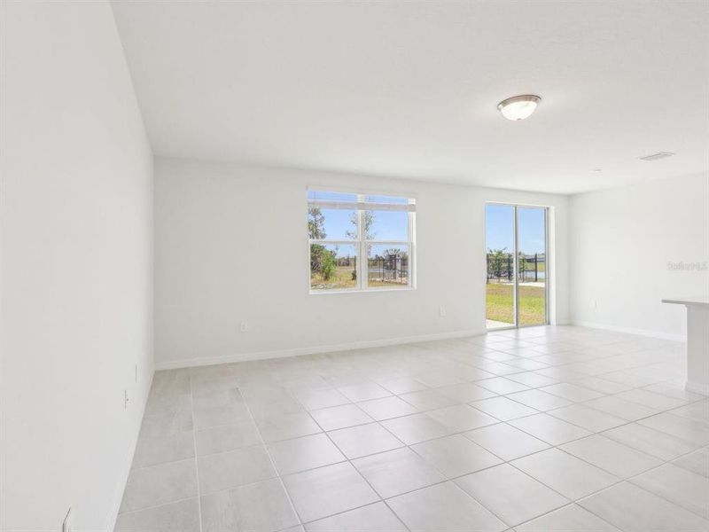 Spacious, unfurnished interior of a new home in The Reserve at Van Oaks, Auburndale (Image 23).