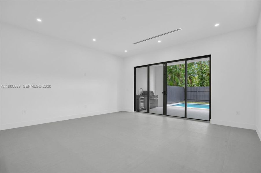 Spacious, unfurnished interior of a new home in , Miami (Image 26).