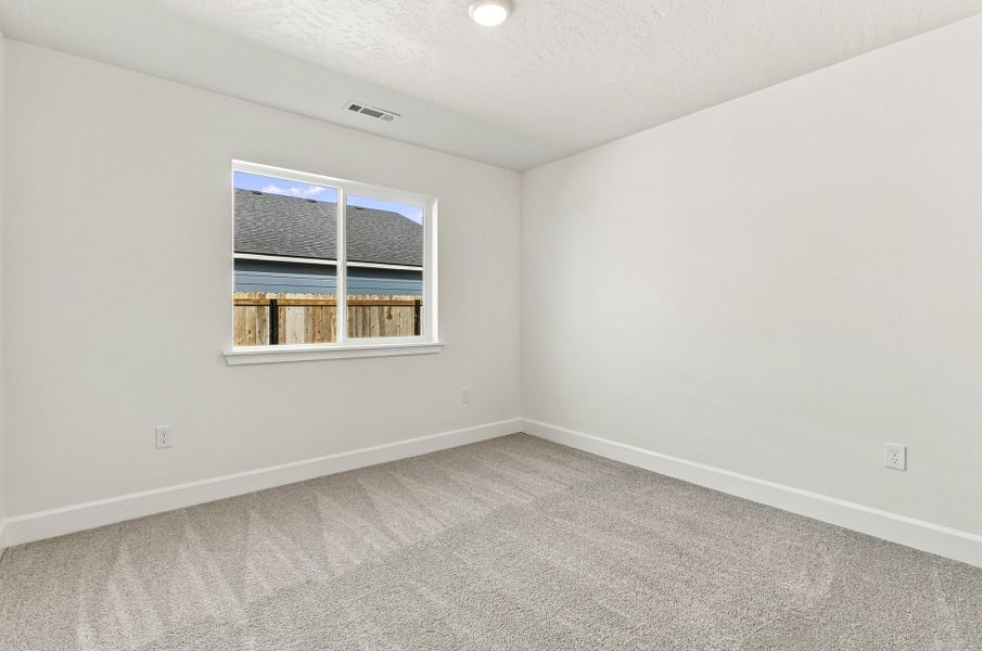 Spacious, unfurnished interior of a new home in Upland Meadows, Hermiston (Image 23).