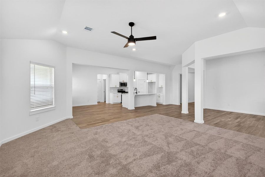 Spacious, unfurnished interior of a new home in , Alvin (Image 44).