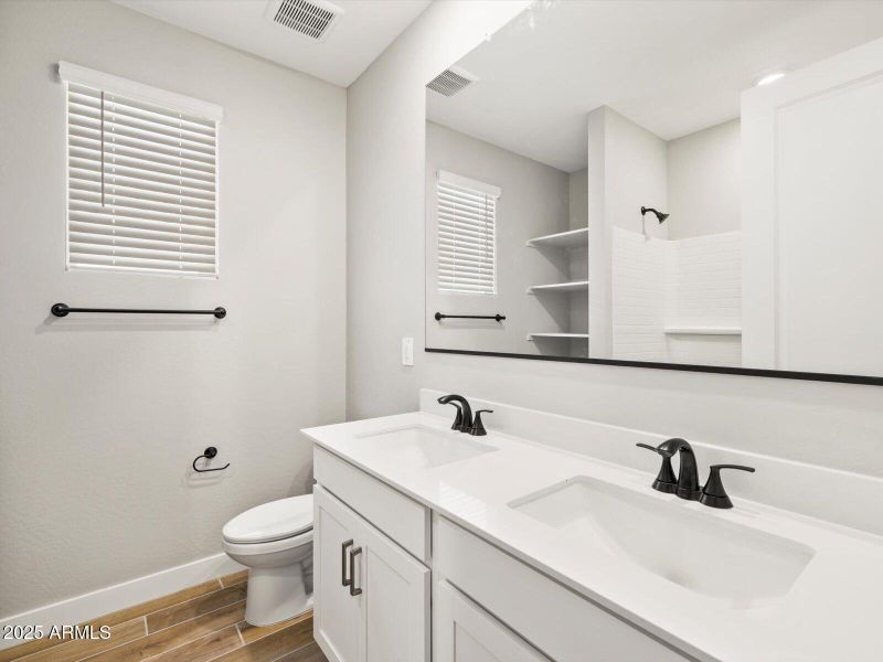 Bath 2 Double Sinks Bath 2 Double Sinks