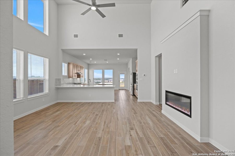Spacious, unfurnished interior of a new home in Meyer Ranch, New Braunfels (Image 13).