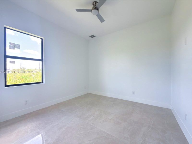 Spacious, unfurnished interior of a new home in , Lehigh Acres (Image 13).