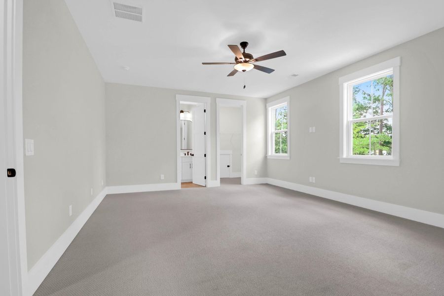 Spacious, unfurnished interior of a new home in , Summerville (Image 32).