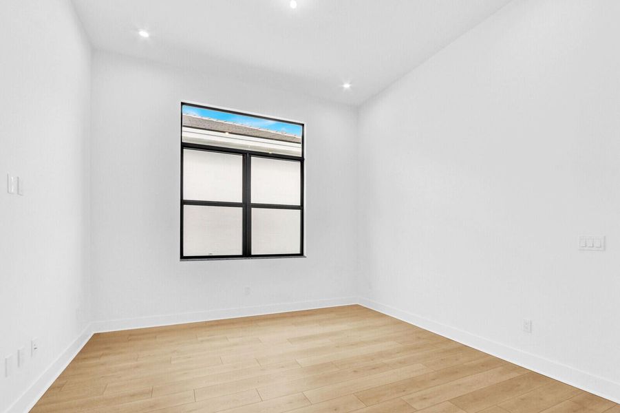 Spacious, unfurnished interior of a new home in Cove Royale, Stuart (Image 13).