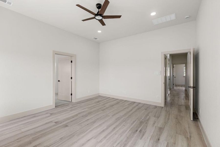 Spacious, unfurnished interior of a new home in , Whitesboro (Image 30).