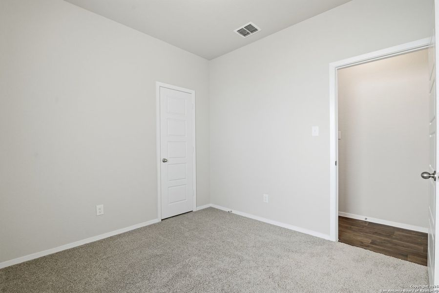 Spacious, unfurnished interior of a new home in Hunters Ranch, San Antonio (Image 35).