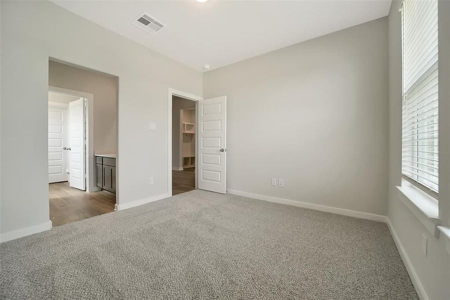Spacious, unfurnished interior of a new home in Sunterra, Katy (Image 46).