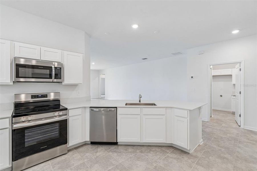 Furnished interior view inside a new home in Peace Creek Reserve, Winter Haven (Image 15).