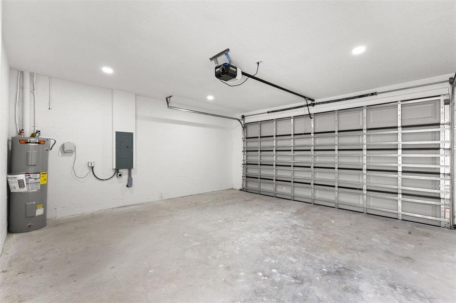 Spacious, unfurnished interior of a new home in , St. Petersburg (Image 27).