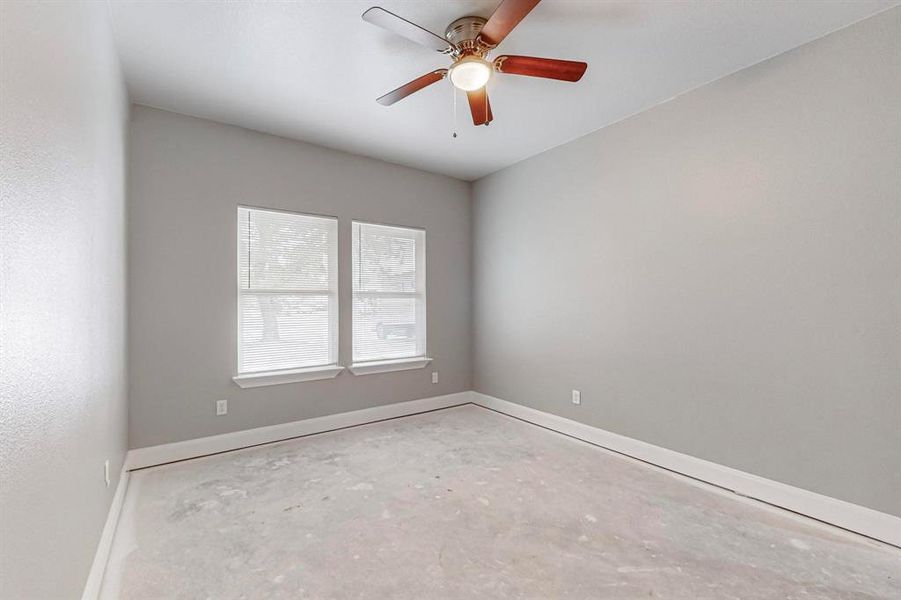 Unfurnished room featuring concrete flooring and ceiling fan