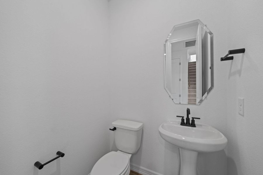 Note: Sample product photo. Actual exterior and interior selections may vary by homesite. Photo may be virtually staged