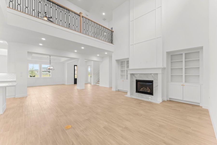 Spacious, unfurnished interior of a new home in , Tomball (Image 38).