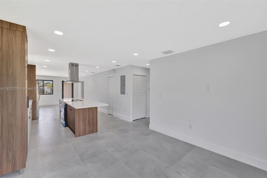 Spacious, unfurnished interior of a new home in , Miami Gardens (Image 40).